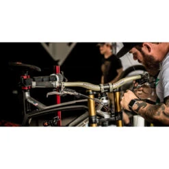 Renthal Fatbar DH Carbon 35MM 800MM Cintre 10 Renthal Fatbar DH Carbon 35MM 800MM Cintre -Vélo Pièces Magasin renthal fatbar dh carbon 35mm 800mm cintre cockpit m153 m154 3 39483 3